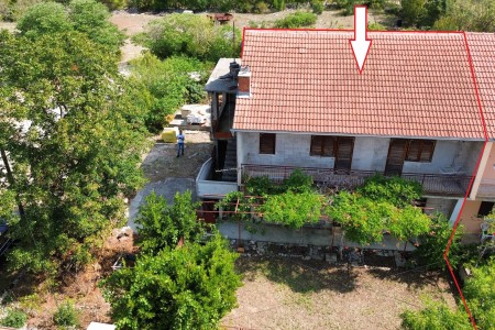 Skradin, Plastovo – kuća s tri stana, 200 m2