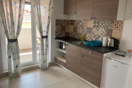 Rogoznica- centar – kuća sa 7 apartmana i pogledom na more, 330,49 m2