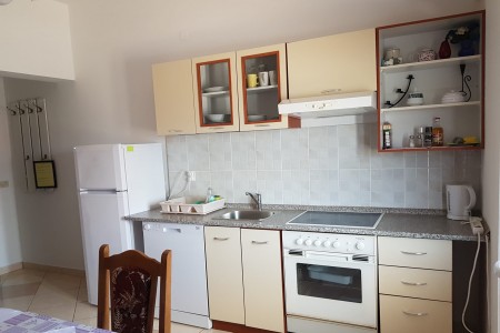 Maslenica – namješteni apartman s pogledom na more, 34 m2