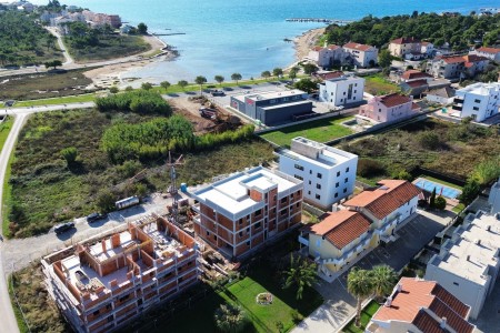 Privlaka – dvosoban apartman 97 m2, krovna terasa i pogled na more, novogradnja