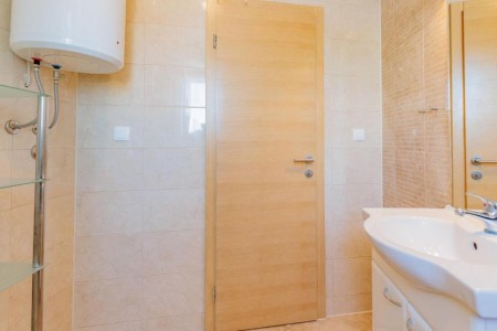 NIN - jednosoban apartman s bazenom i dvorištem – 43 m2