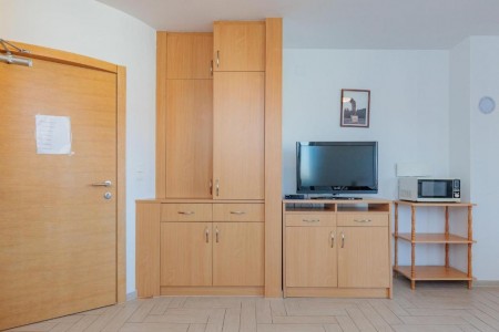 NIN - jednosoban apartman s bazenom i dvorištem – 43 m2