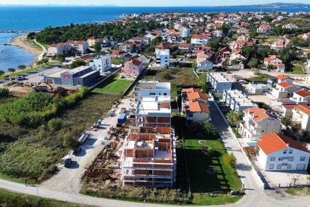 Privlaka – dvosoban apartman 97 m2, krovna terasa i pogled na more, novogradnja