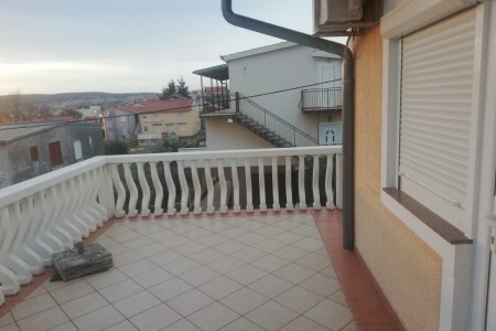 Maslenica – namješteni apartman s pogledom na more, 34 m2