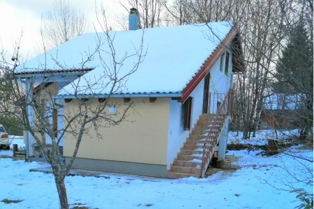 Gračac, Štikada - uređena kuća za odmor na početku šume, 81 m2