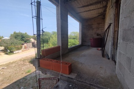 Skradin, Plastovo – kuća s tri stana, 200 m2