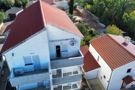 Maslenica – namješteni renovirani apartman pogledom na more