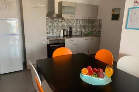 Rogoznica- centar – kuća sa 7 apartmana i pogledom na more, 330,49 m2