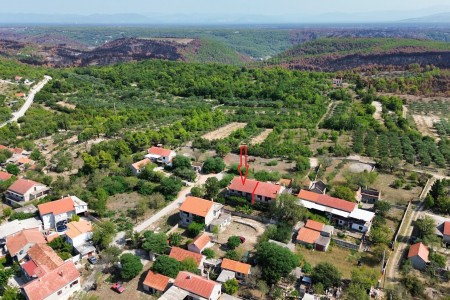 Skradin, Plastovo – kuća s tri stana, 200 m2