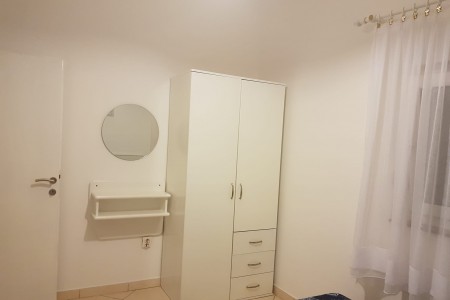 Maslenica – namješteni apartman s pogledom na more, 34 m2